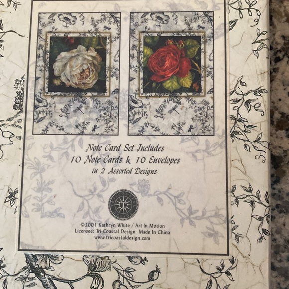 (10 count) Kathryn White Floral Greeting Note Cards - Picture 2 of 3